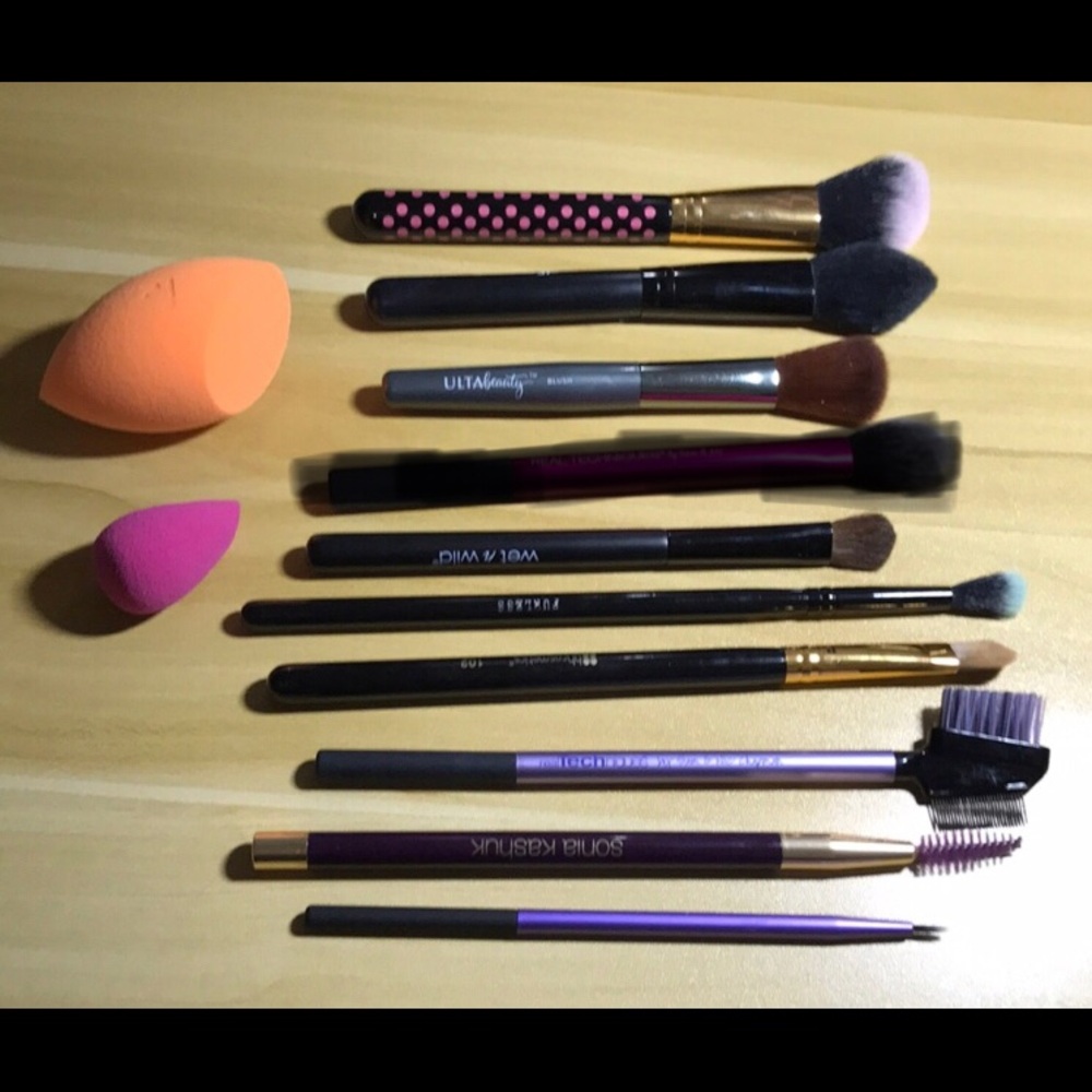 Makeup brushes